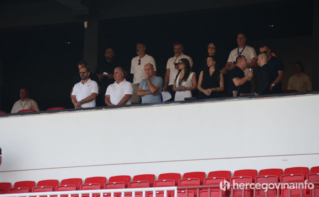 Sigurnosne mjere ispraznile tribine, ali ne i ložu: Kabiri, Bulić, Mamić i Puljić pratili susret