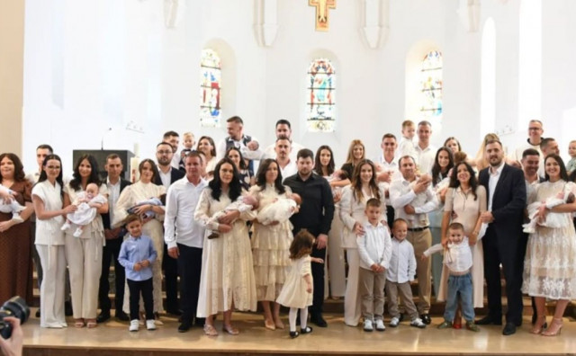 U Širokom Brijegu kršteno 14 djece u jednom danu