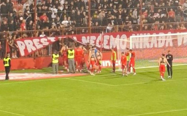Red Army natjerao igrače Veleža da skinu dresove