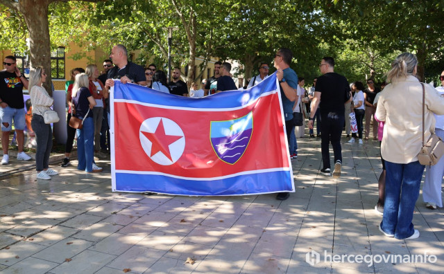 Zdravstveni radnici na ulicama Mostara