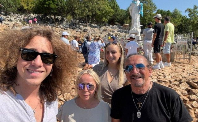 Željko Bebek s obitelji u Međugorju