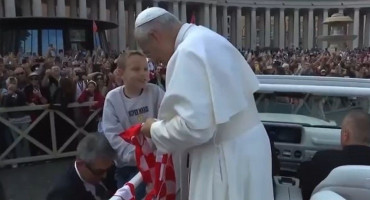 dječak Petar Šarić i Papa Lav