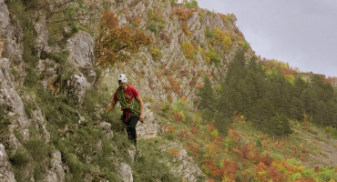GSS HBŽ spasio psa sa strme litice kod Livna