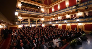 Održana komemoracija: Halid Bešlić odlazi kao velikan