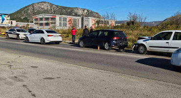 Lančani sudar u Mostaru kod Avijatičarskog mosta