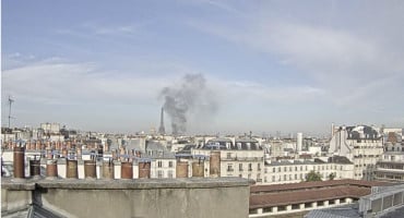 Eksplozije u Parizu: Kombi se zapalio ispred ureda francuskog premijera