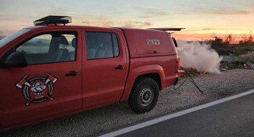 Požar uz cestu Čitluk – Žitomislići, brza intervencija vatrogasaca