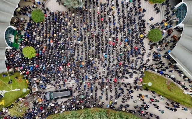 Deseci tisuća ljudi ispratili Halida Bešlića na vječni počinak
