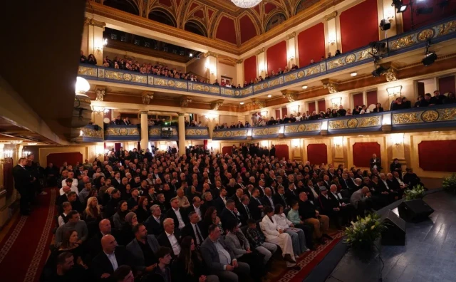 Održana komemoracija: Halid Bešlić odlazi kao velikan