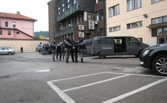 Pretresi u Tuzli zbog dječje prostitucije, osumnjičeni i policajci