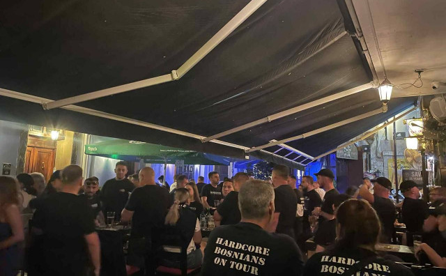 BiH gostuje na Cipru, pogledajte kako navijači pjevaju hitove Halida Bešlića