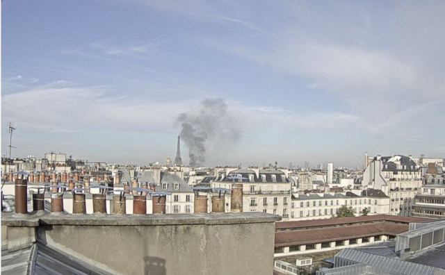 Eksplozije u Parizu: Kombi se zapalio ispred ureda francuskog premijera