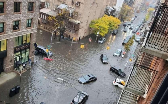 Rekordna kiša i poplave u New Yorku, dvije osobe poginule