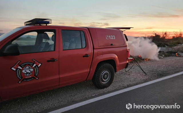 Požar uz cestu Čitluk – Žitomislići, brza intervencija vatrogasaca