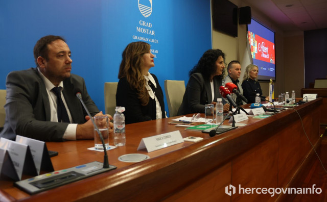 Advent u Mostaru na novoj lokaciji, otvara ga Goran Karan, u Novu godinu uvodi Saša Matić