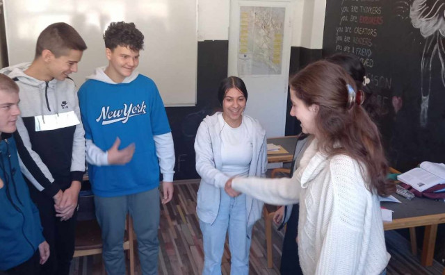 Stolac ima svoju heroinu. Dok roditelji rade s otpadom, Romana sanja da postane profesorica njemačkog