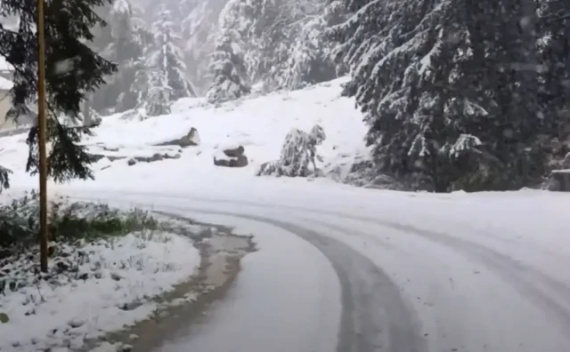 Neočekivani snijeg u Srbiji početkom listopada blokirao ceste