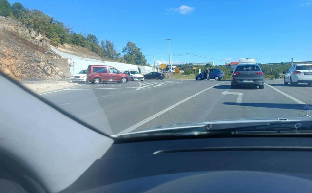 Prometna nezgoda na cesti Ljubuški - Mostar, sudarili se Mercedes i VW Caddy