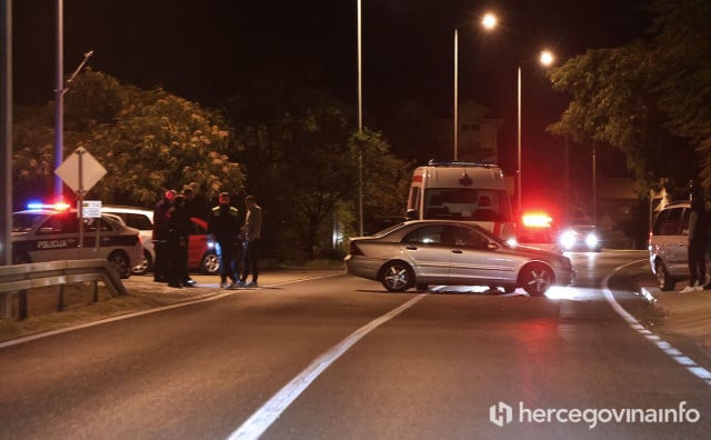 Sudari na mostarskim ulicama - hitna pomoć, automobili i romobil