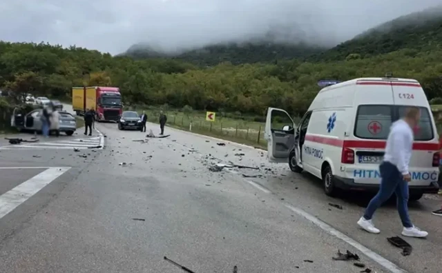 Pet osoba ozlijeđeno u sudaru na cesti Trebinje - Ljubinje