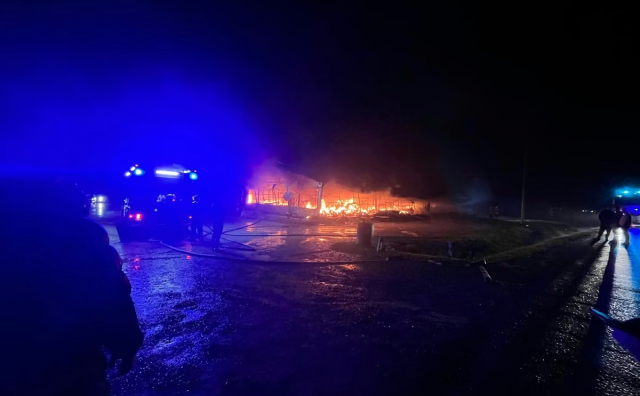 Veliki požar zahvatio tržnicu Arizona u Brčkom