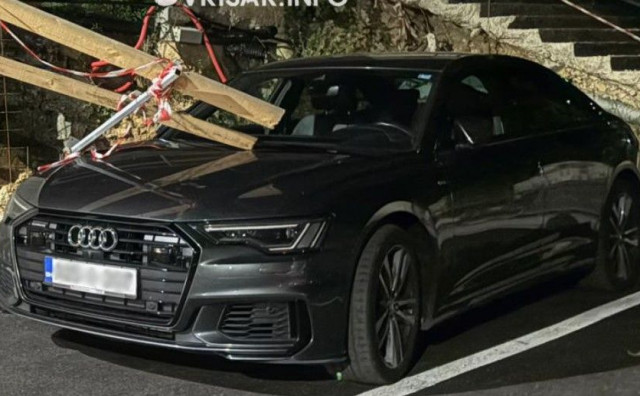 Vetar srušio ogradu na automobil u Širokom Brijegu