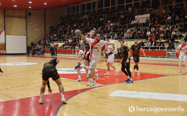 SRK Zrinjski pobijedio Krivaju 31:24, 'Plemići' oduševili punu dvoranu na otvaranju sezone