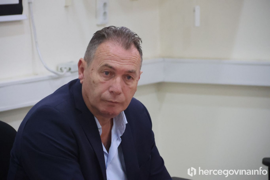 Komesar Robert Perić