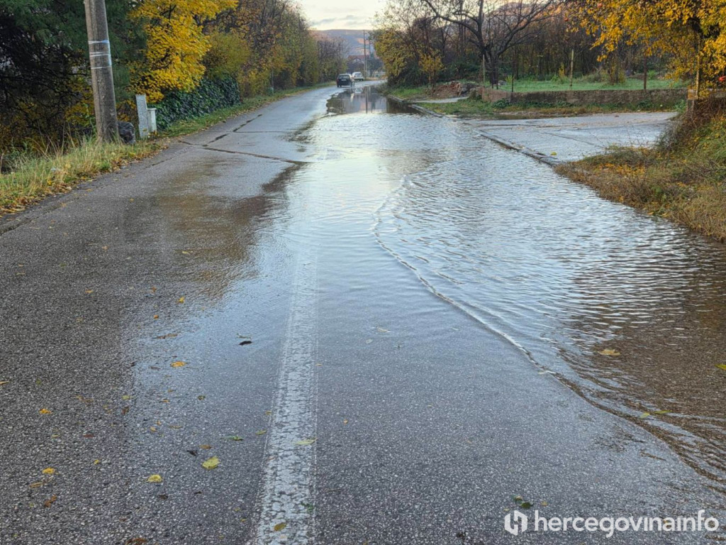 Poplavljene i lokalne ceste