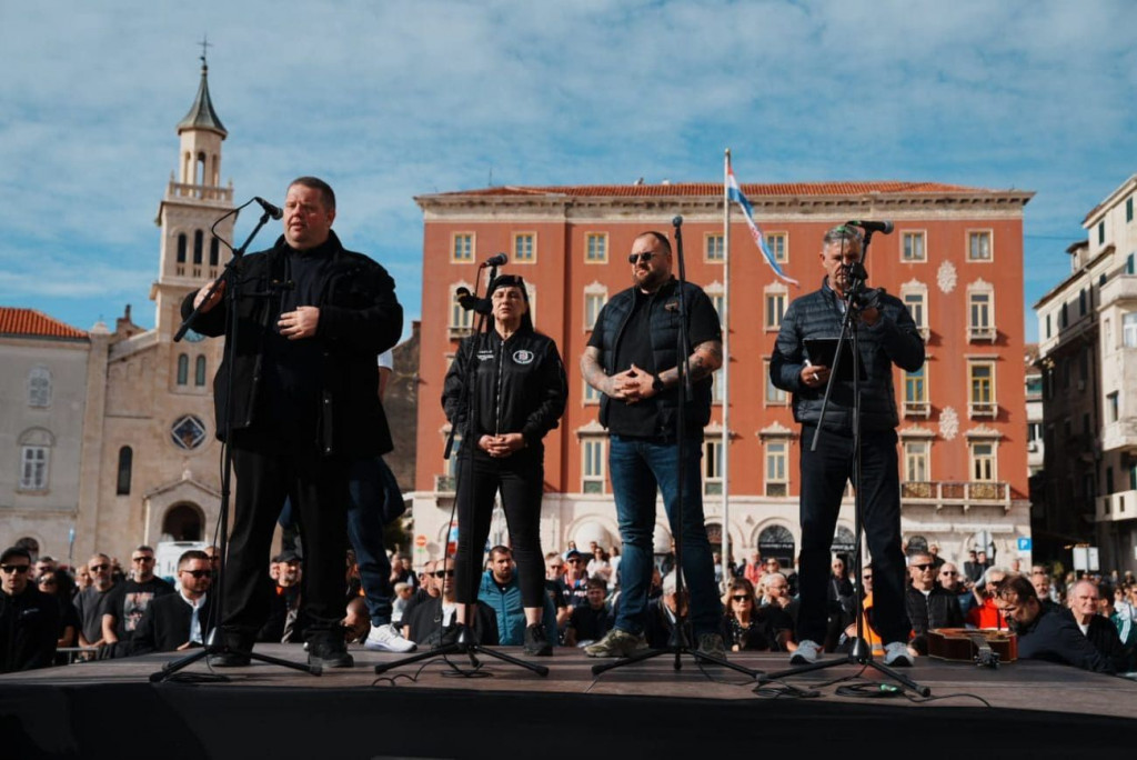 Prosvjed Torcide i branitelja na Rivi