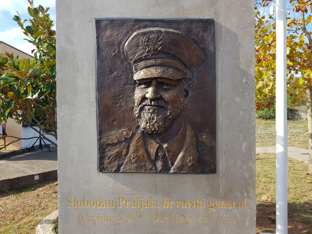 Spomenik generalu Praljku