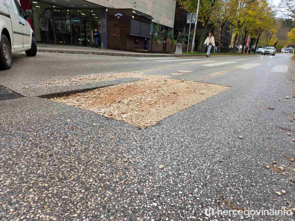 Ulica Stjepana Radića, rupa na cesti