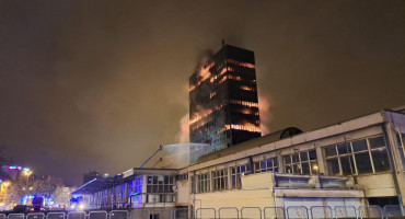 Gori Vjesnikov neboder u Zgrebu