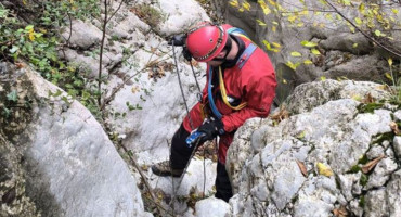 GSS Široki Brijeg spasio dva lovačka psa iz kanjona Lištice
