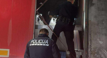 Migranti ušli u kamion dok je vozač spavao na granici BiH i Hrvatske