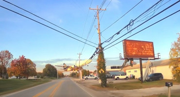 Državljanin BiH iz automobila snimio trenutak pada aviona u SAD-u
