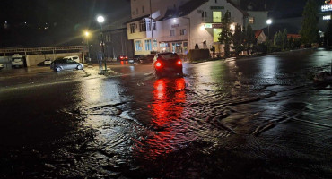 Poplavljene kuće u Bugojnu, zatvorena magistrala prema Kupresu