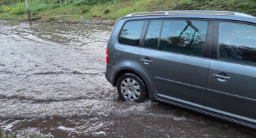 Poplavljeni podvožnjak na sjevernom ulazu u Mostar