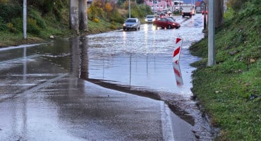 Poplavljeni podvožnjak na sjevernom ulazu u Mostar