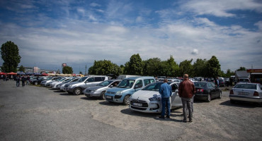 Rabljena vozila preplavila BiH, uvezeno 72 tisuće starih automobila