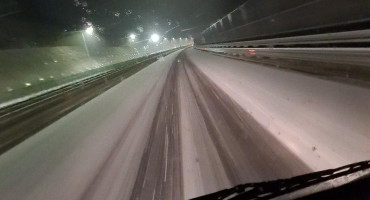 Snijeg izazvao poteškoće na cestama u BiH