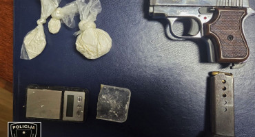 Uhićen 28-godišnjak u Mostaru, policiji predao drogu i pištolj