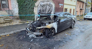zapaljeno službeno vozilo grada Mostara