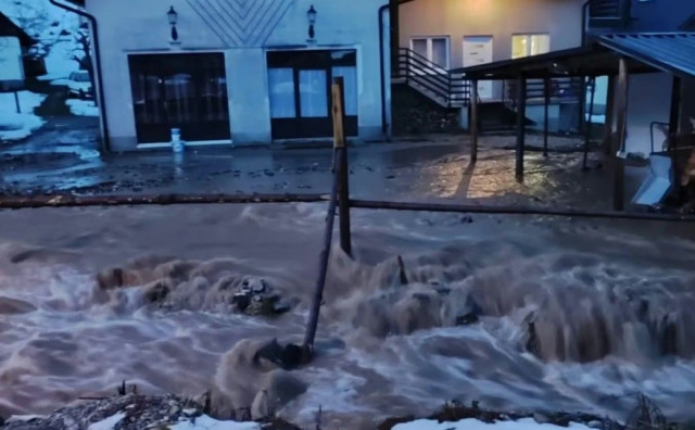 Fojnica i Kreševo na udaru bujica, voda ulazi u kuće