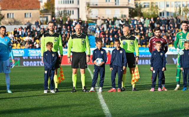 Iz Posušja na društvenim mrežama ironično komentirali prvo poluvrijeme, sudac Kazlagić dobio posebnu 'zahvalu'