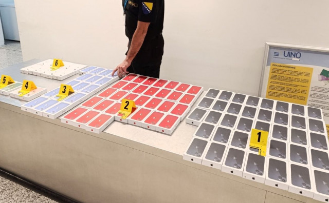 Spriječen pokušaj krijumčarenja 123 iPhonea u BiH