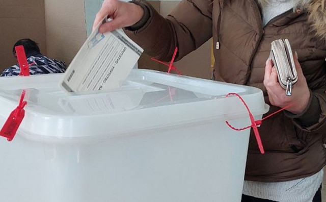 Počeli prijevremeni izbori za predsjednika Republike Srpske, pojedina biračka mjesta kasnila s otvaranjem