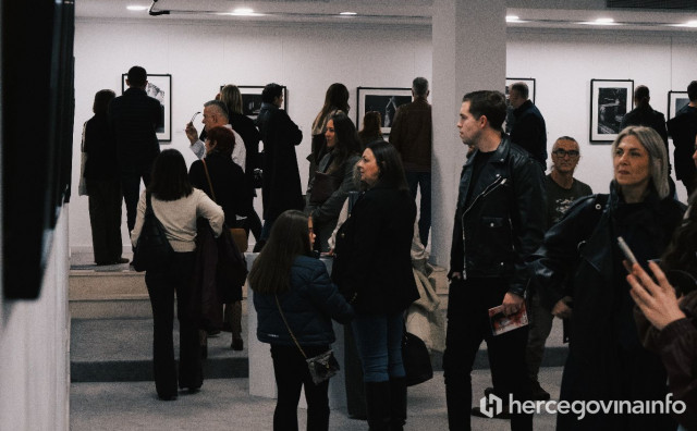Izložba Foto kluba Mostar privukla brojne posjetitelje