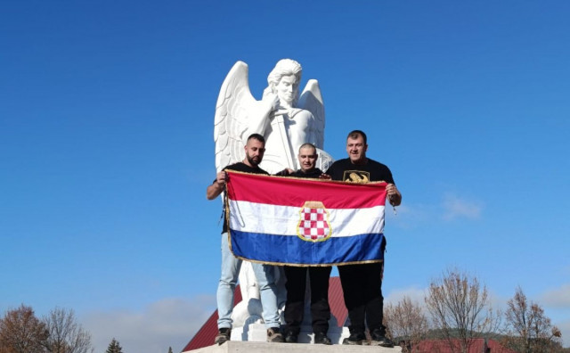 Na Kupreškom polju postavljen kip Svetog Mihovila: Simbol vjere, nade i pobjede nad zlom