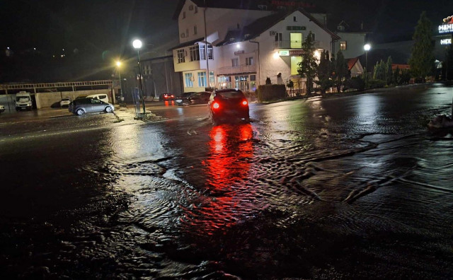 Poplavljene kuće u Bugojnu, zatvorena magistrala prema Kupresu